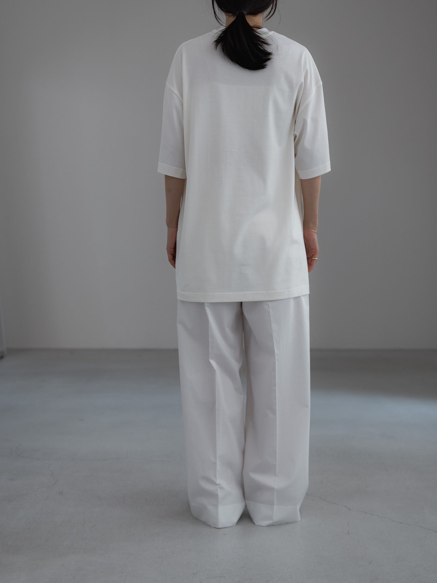 Huge T / white