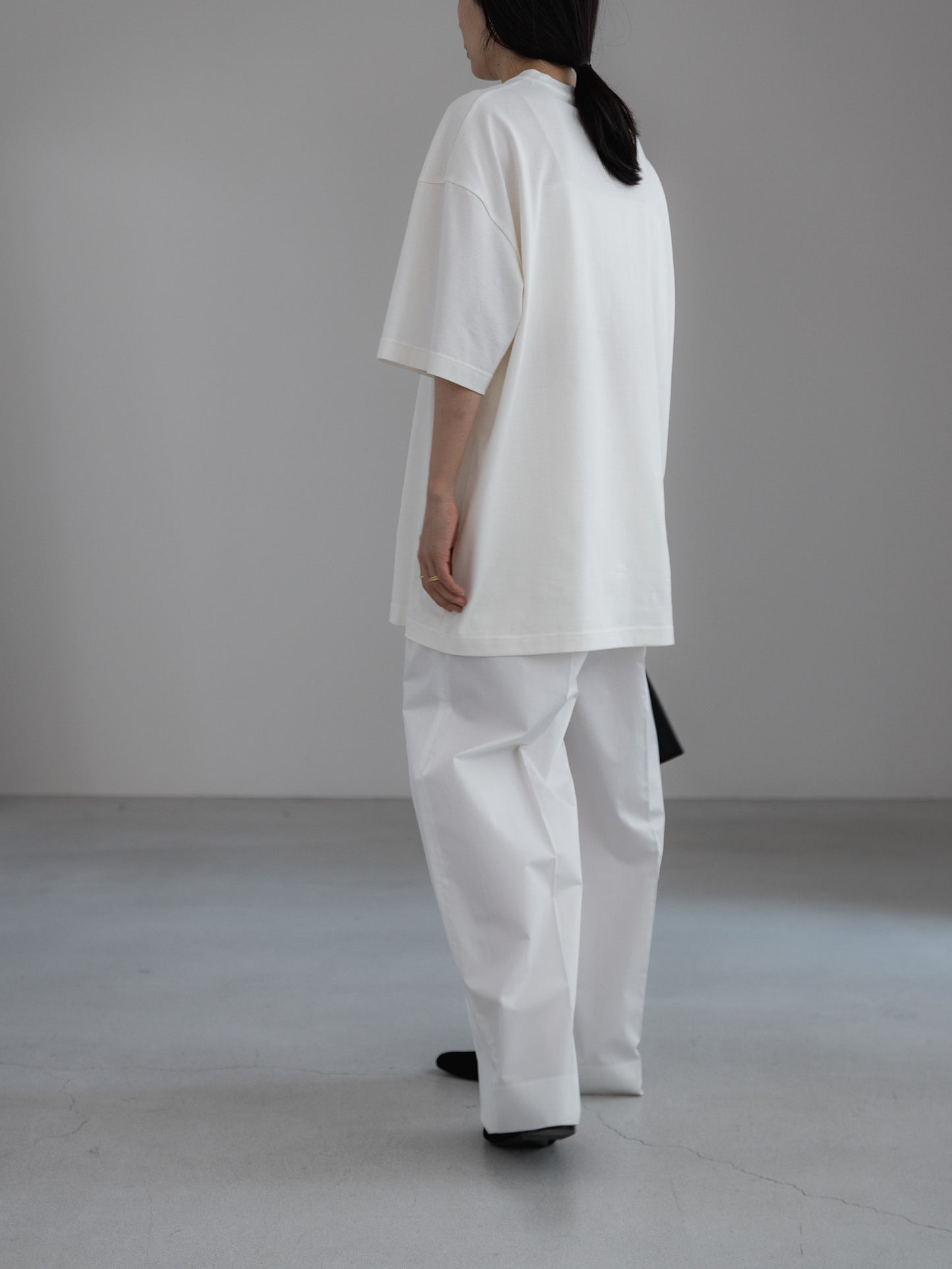 Huge T / white