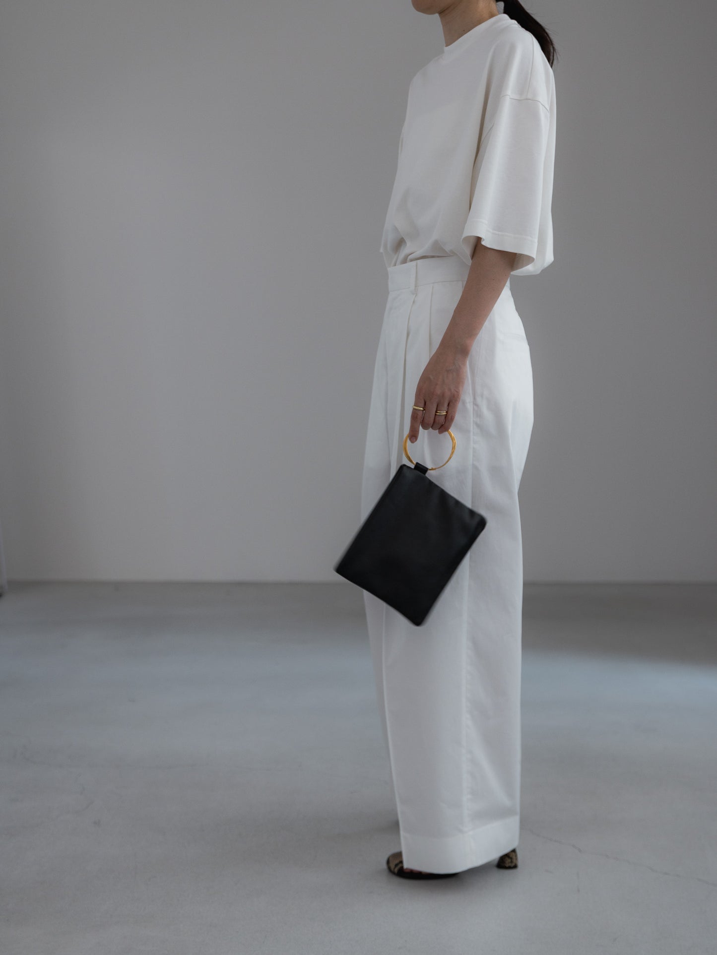 Huge T / white