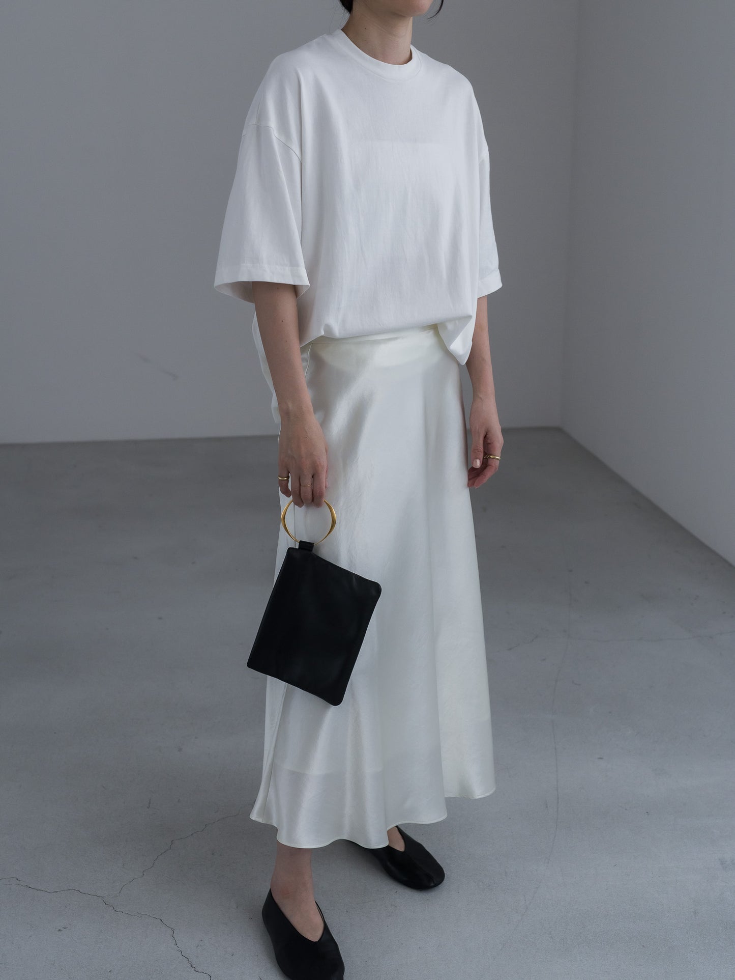 【pre order】satin flare skirt - white