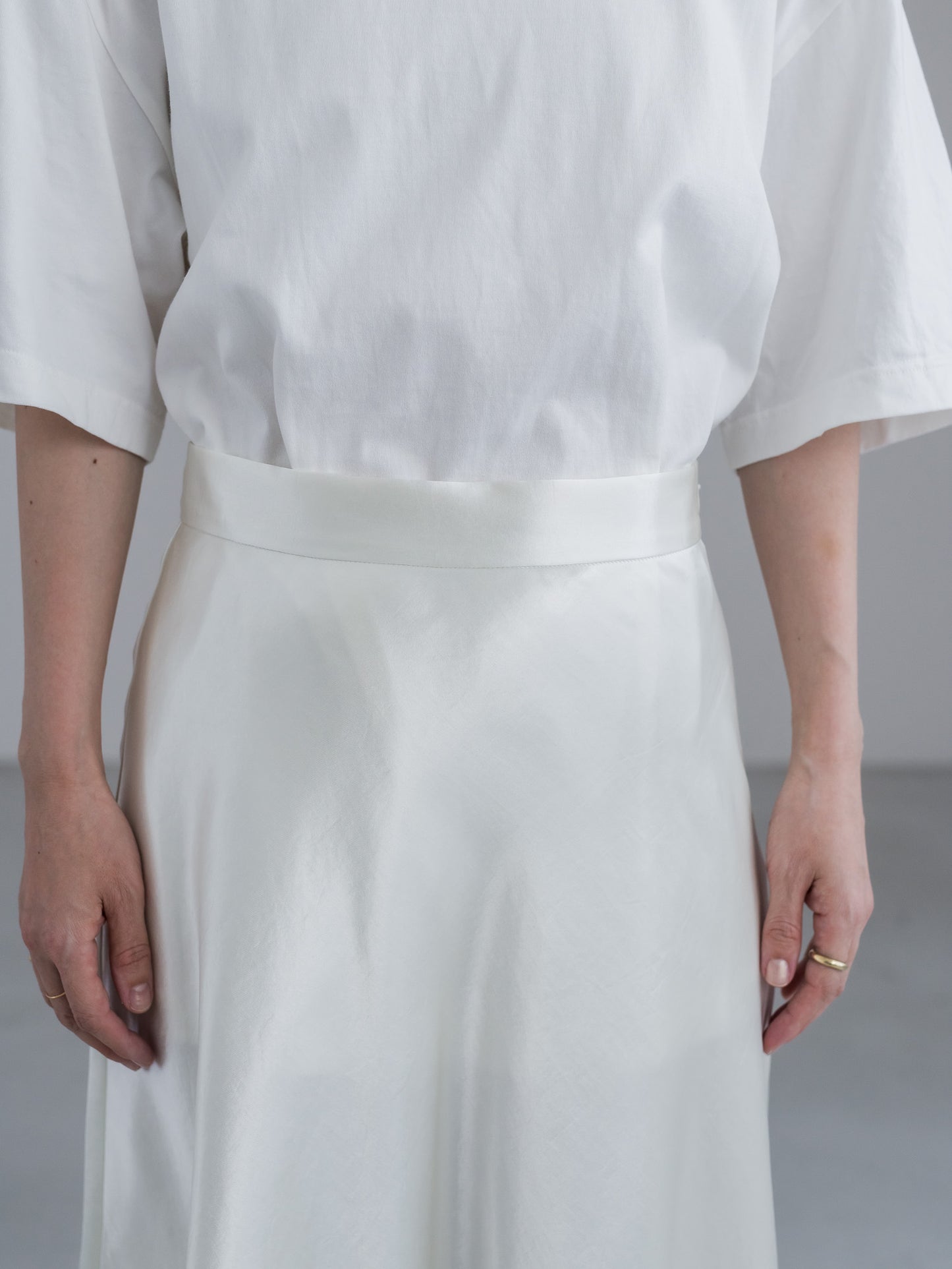 【pre order】satin flare skirt - white