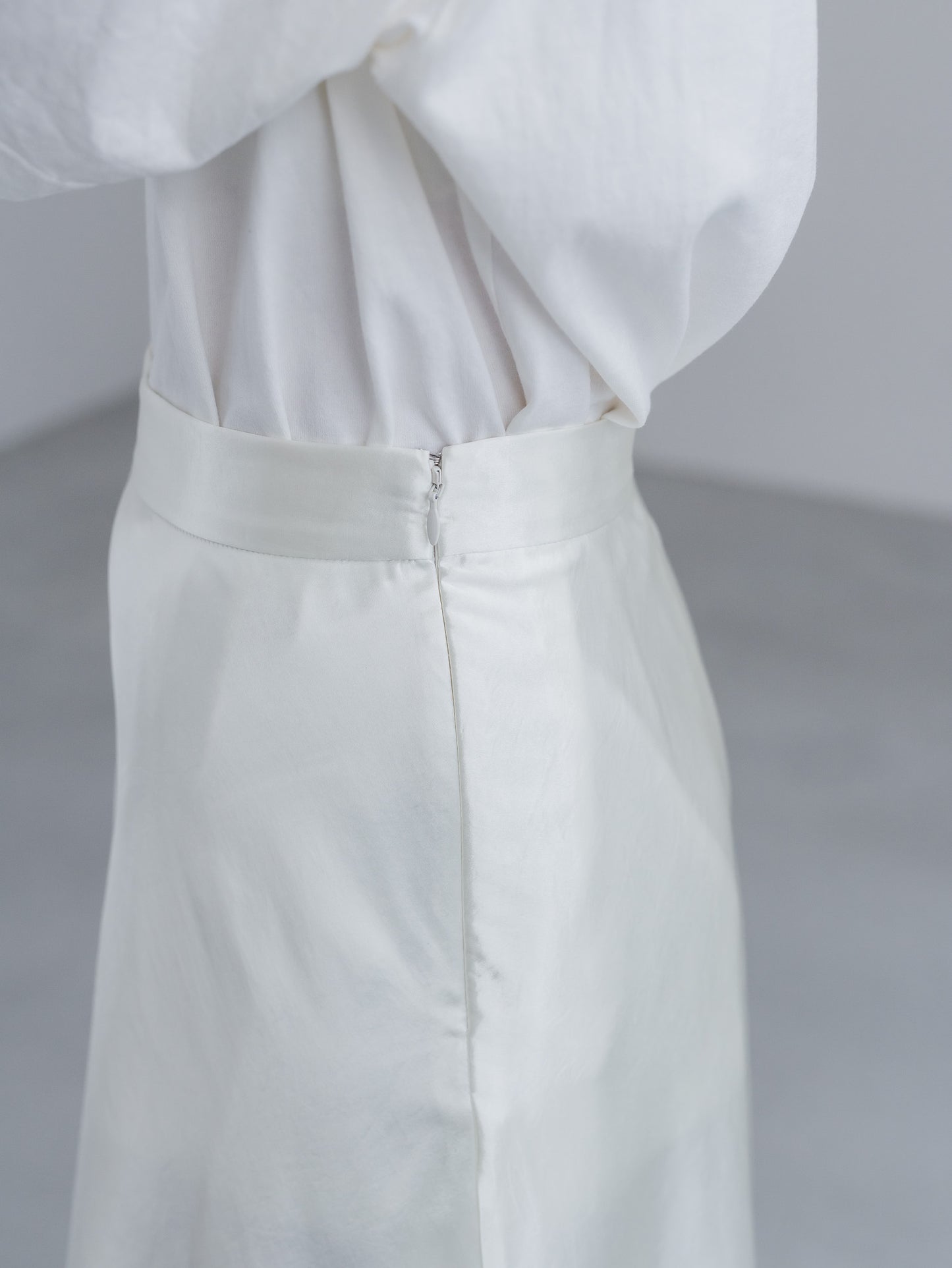 【pre order】satin flare skirt - white