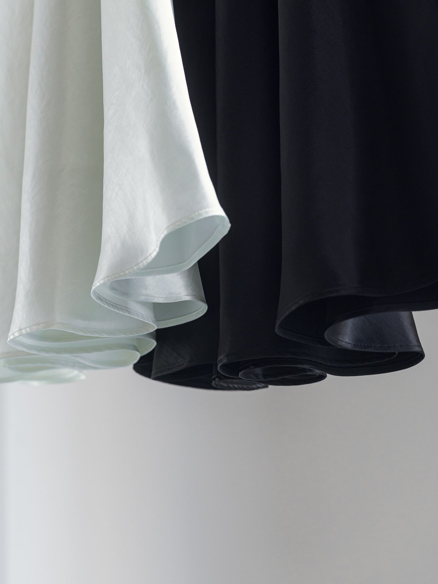 【pre order】satin flare skirt - white
