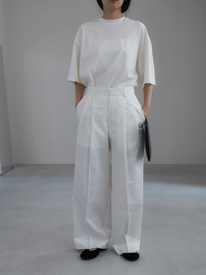 Huge T / white