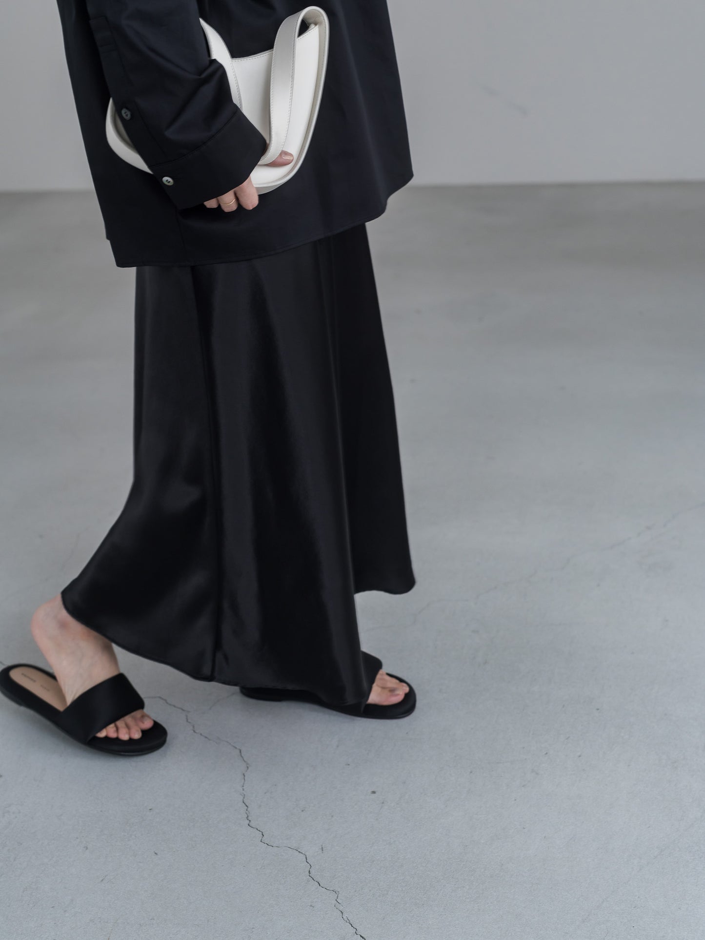 【pre order】satin flare skirt - black