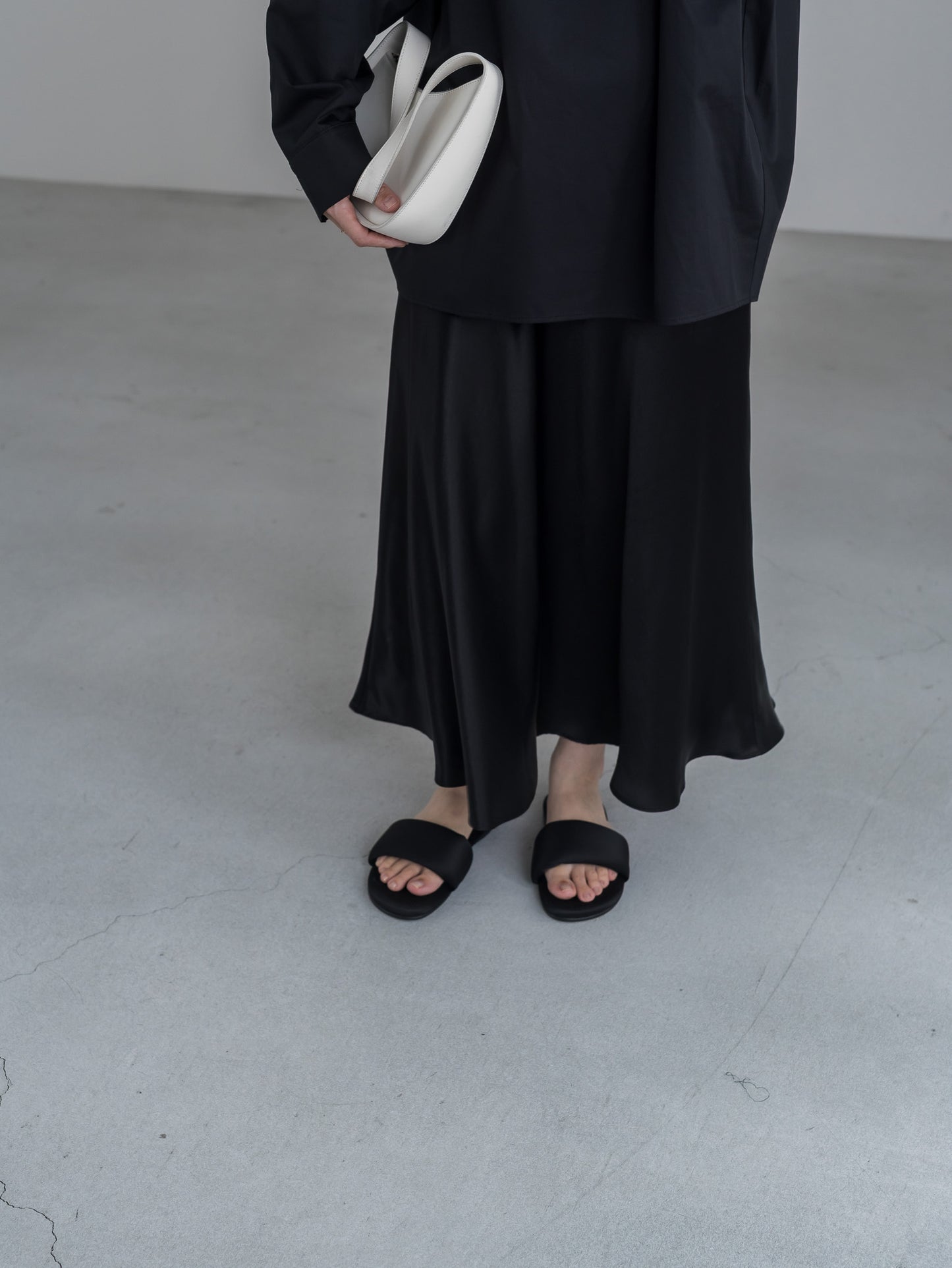 【pre order】satin flare skirt - black