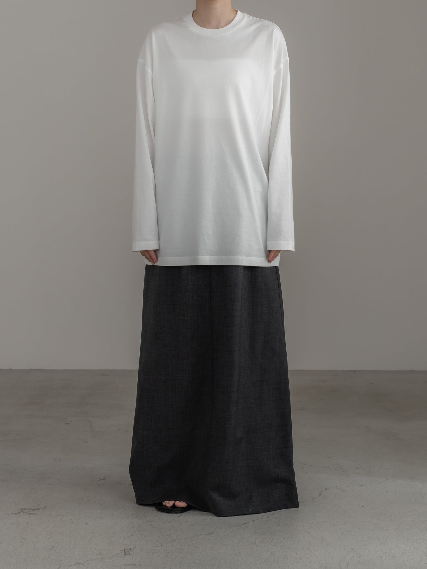 【pre order】huge long T (white / black)