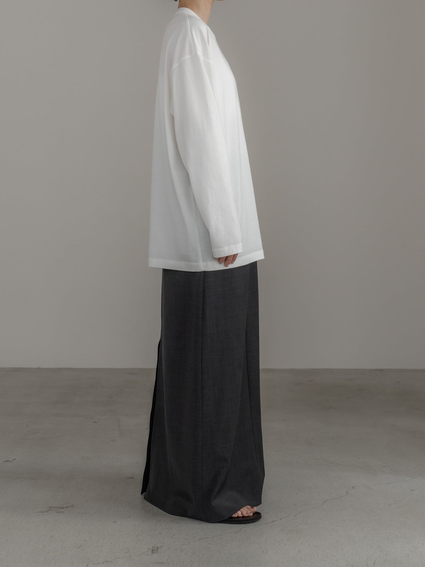 【pre order】huge long T (white / black)