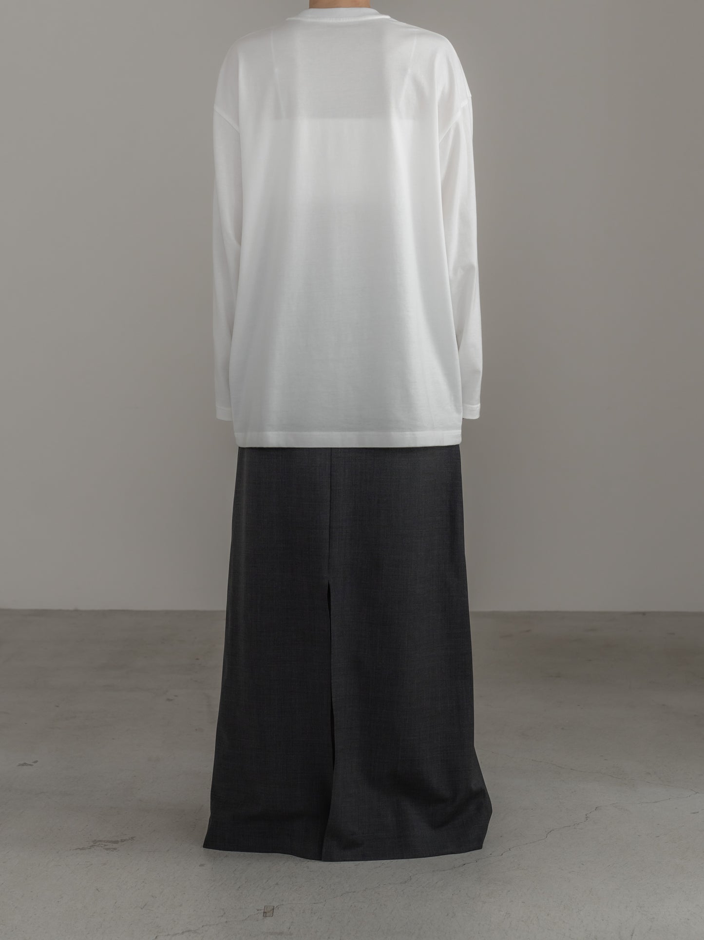 【pre order】huge long T (white / black)