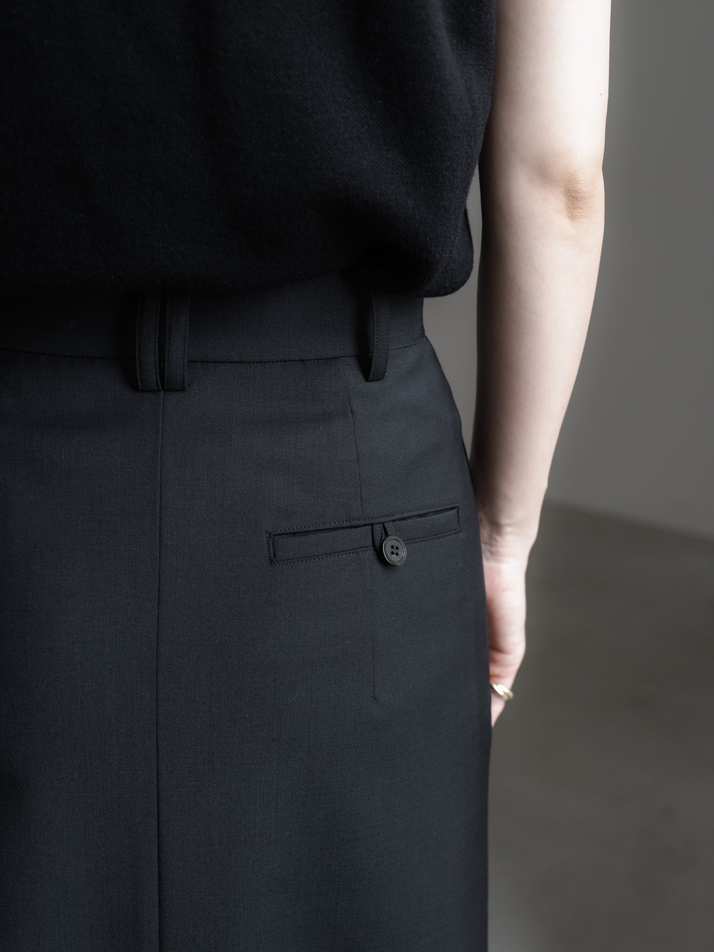 【pre order】tailored skirt (charcoal gray / black)