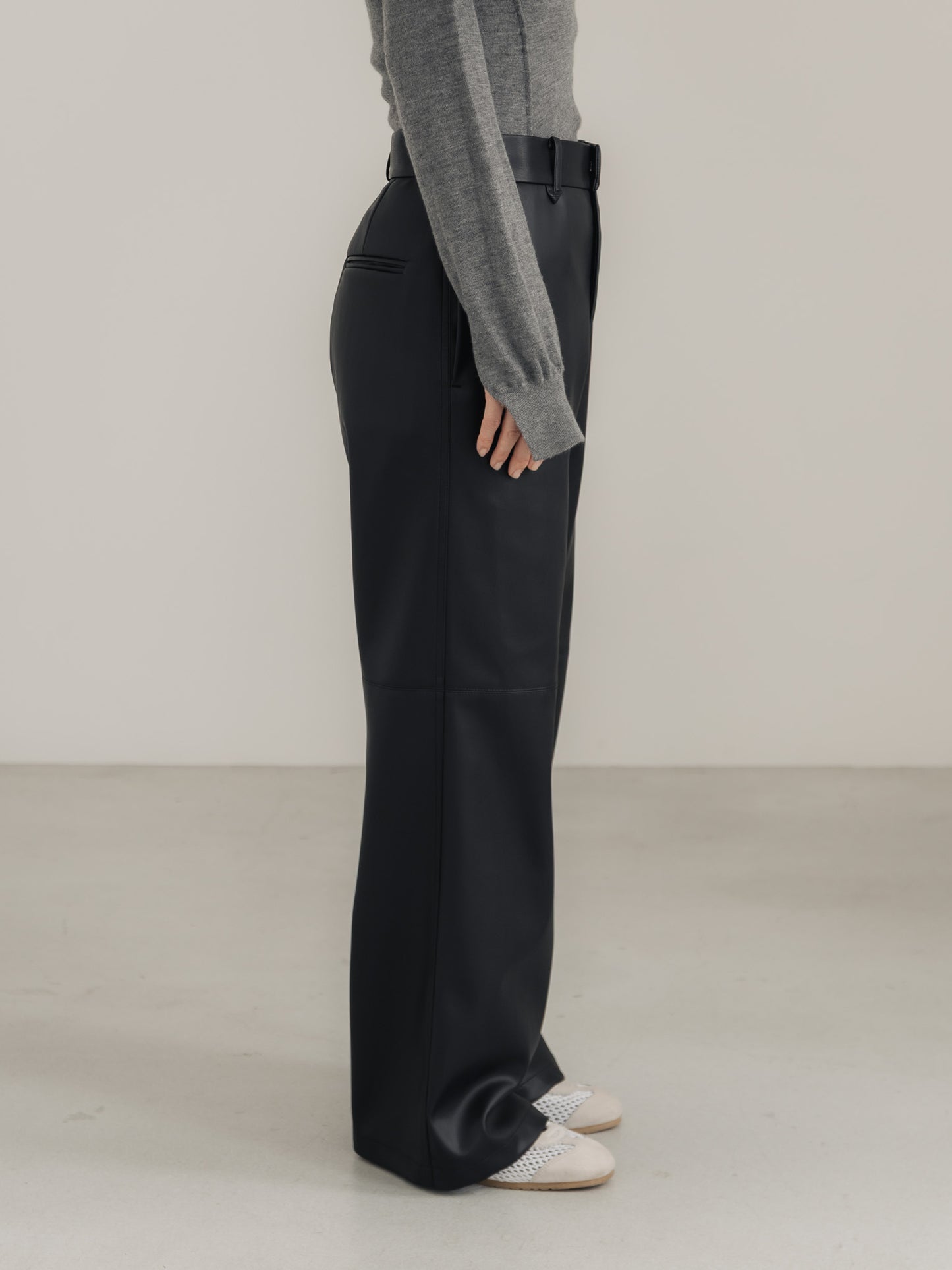 【pre order】leather pants - black