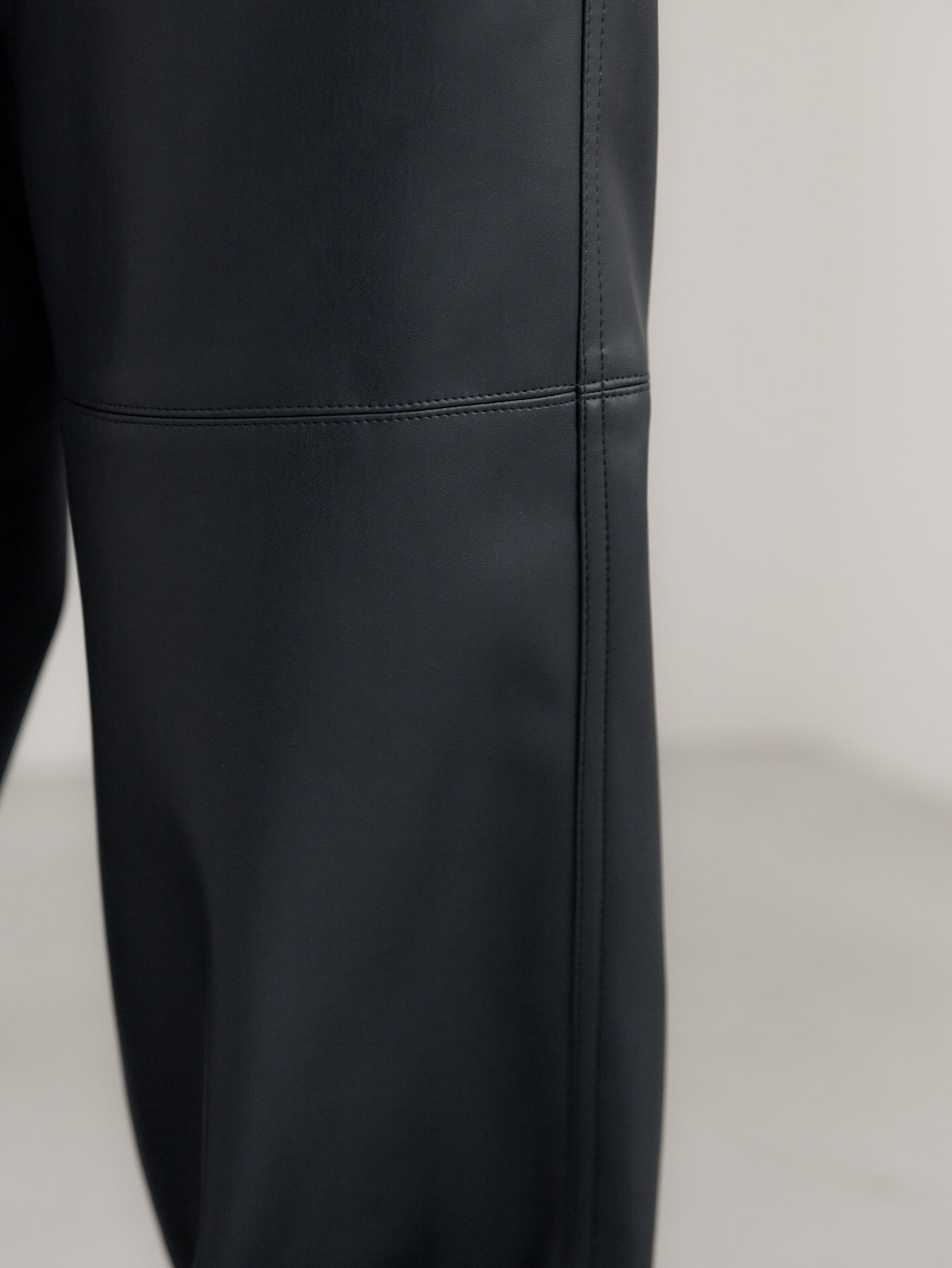 【pre order】leather pants - black