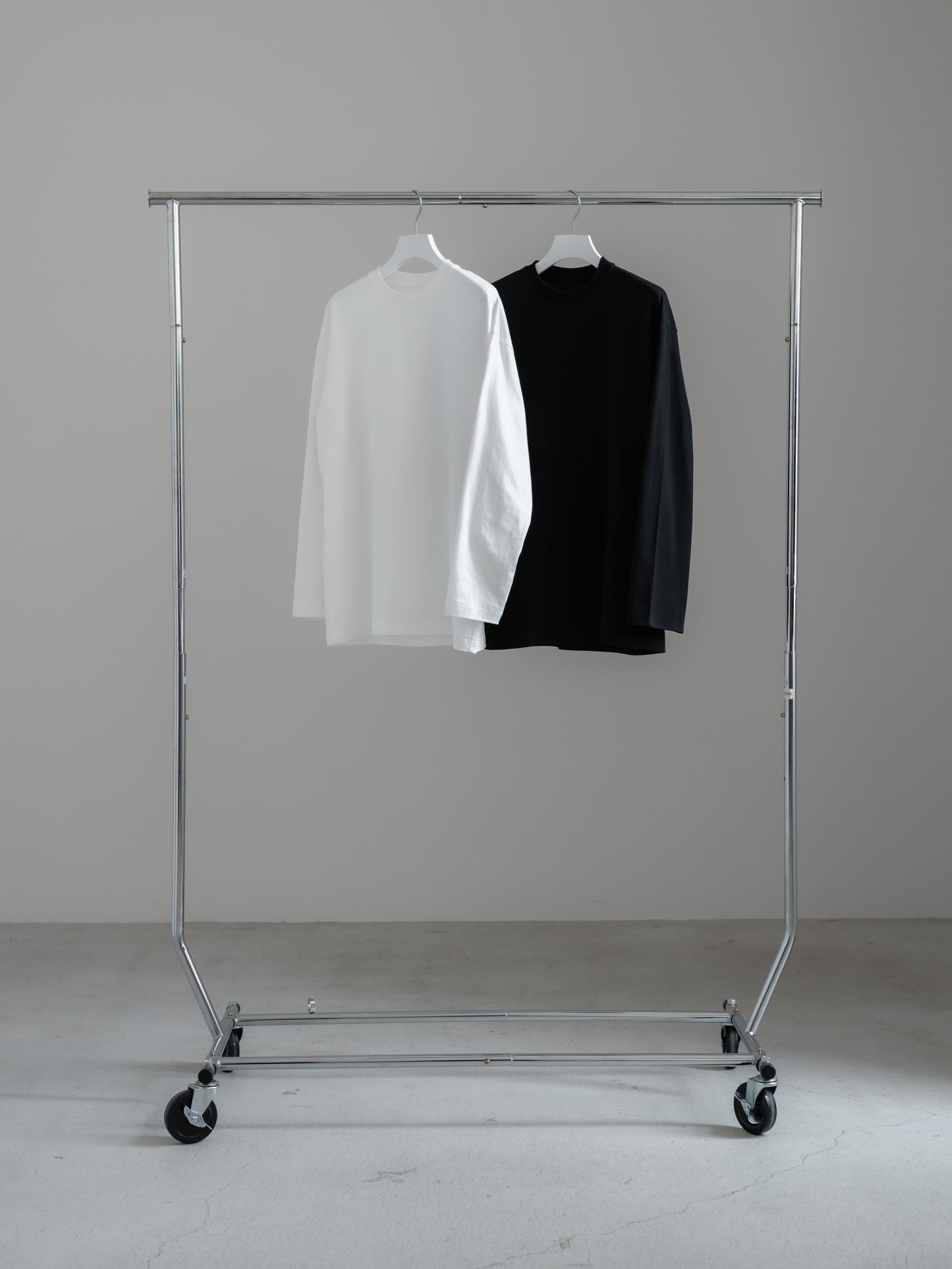 【pre order】huge long T (white / black)
