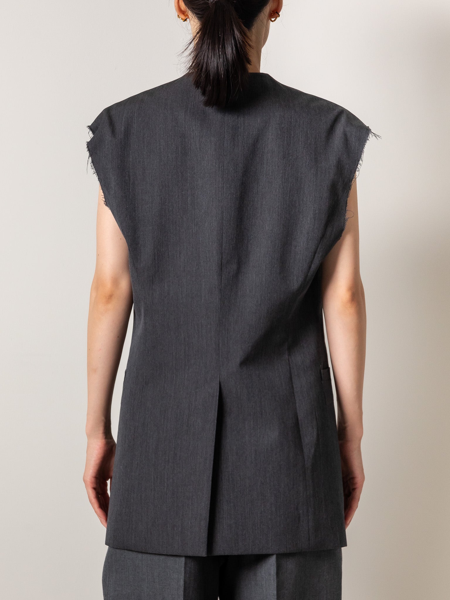 よろしくお願いいたしますdigne 2023AW新作　cut off gilet ブラック